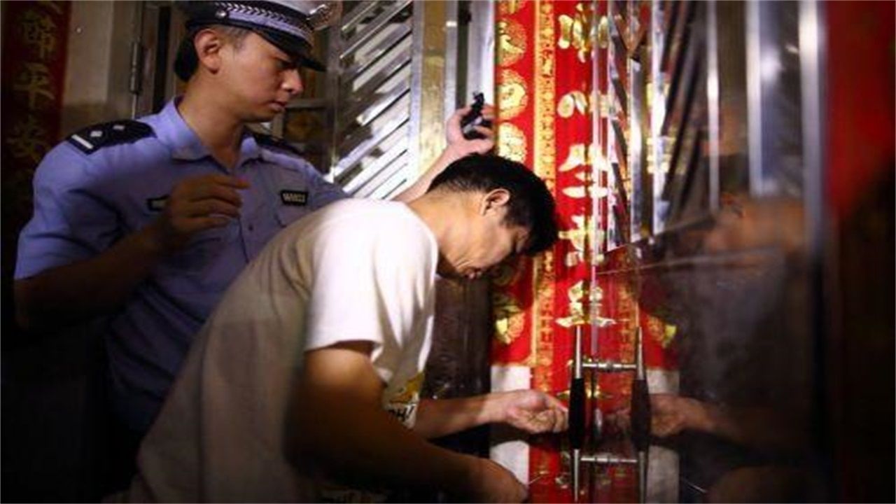 晋城请开锁师傅开了锁后，师傅为什么一般都不进门，就算主人请也不进去？